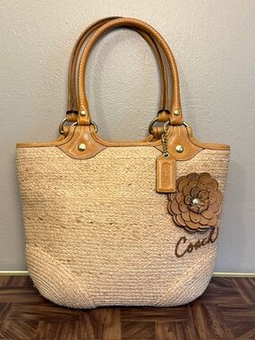 Coach Straw 3D Flower Leather Tan/Brown Trim Summer Shoulder Tote Purse F13373